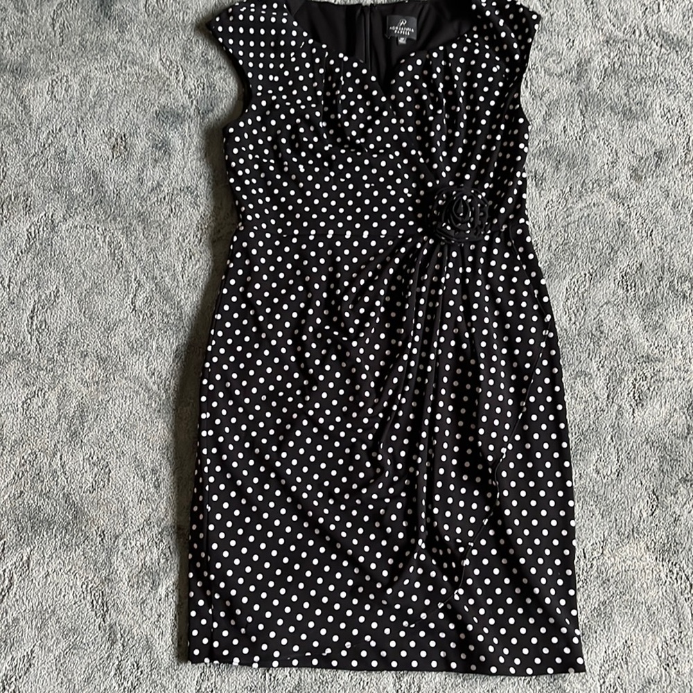 Adrianna Papell 10 Petite Black & White Polka dot dress.